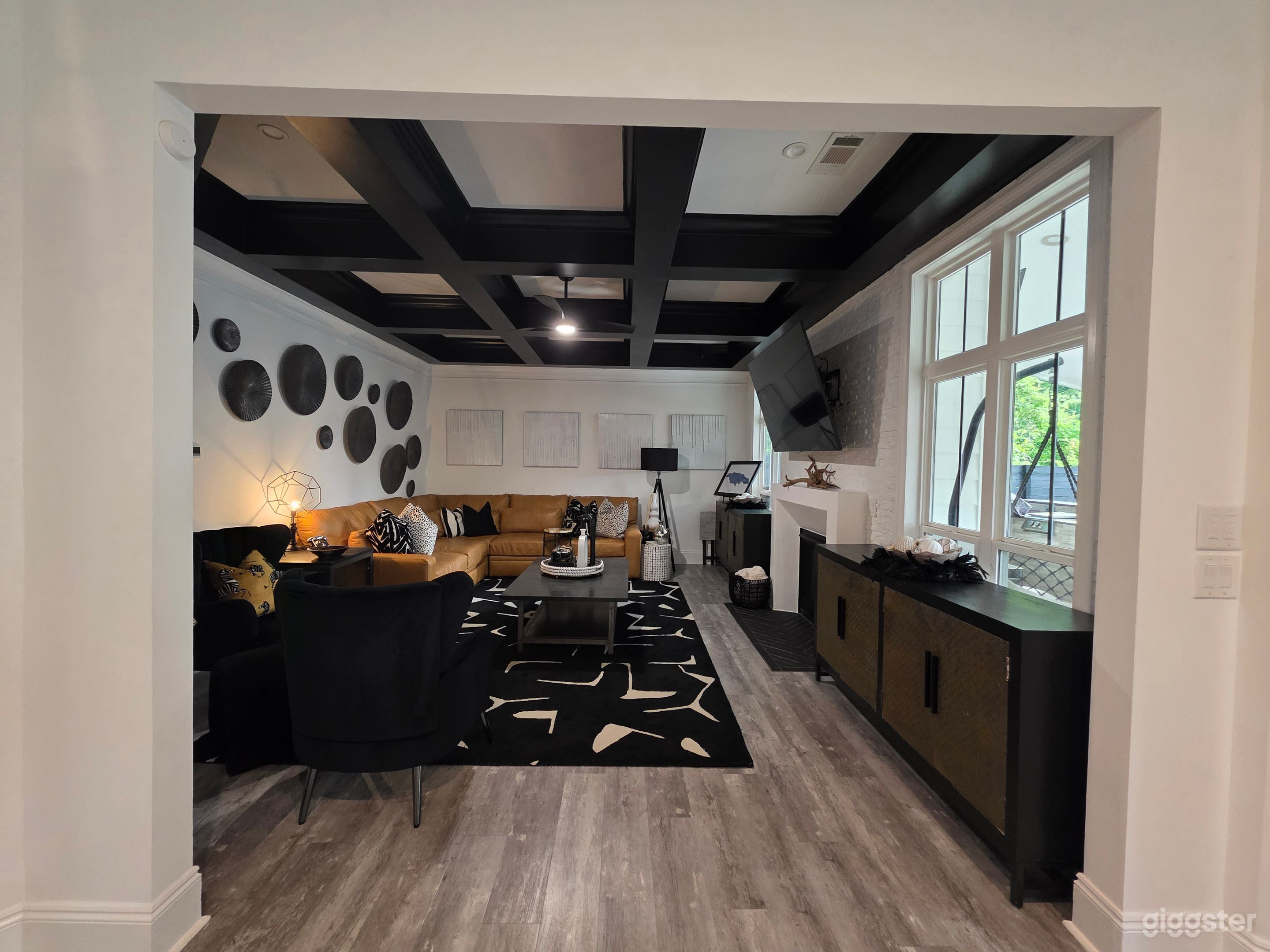 Modern &amp; Edgy Suburban Home with a Backyard Oasis Photo 2