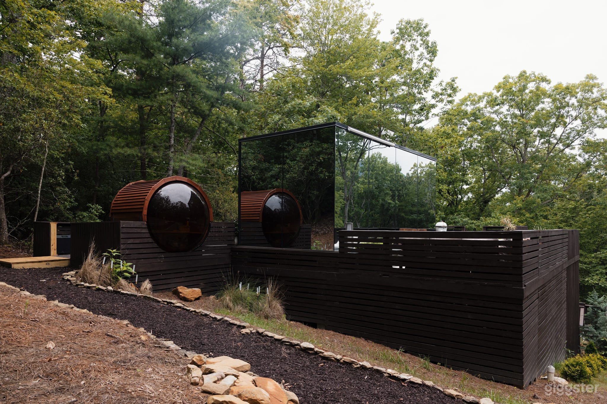 Mirror House Cabin Photo 1