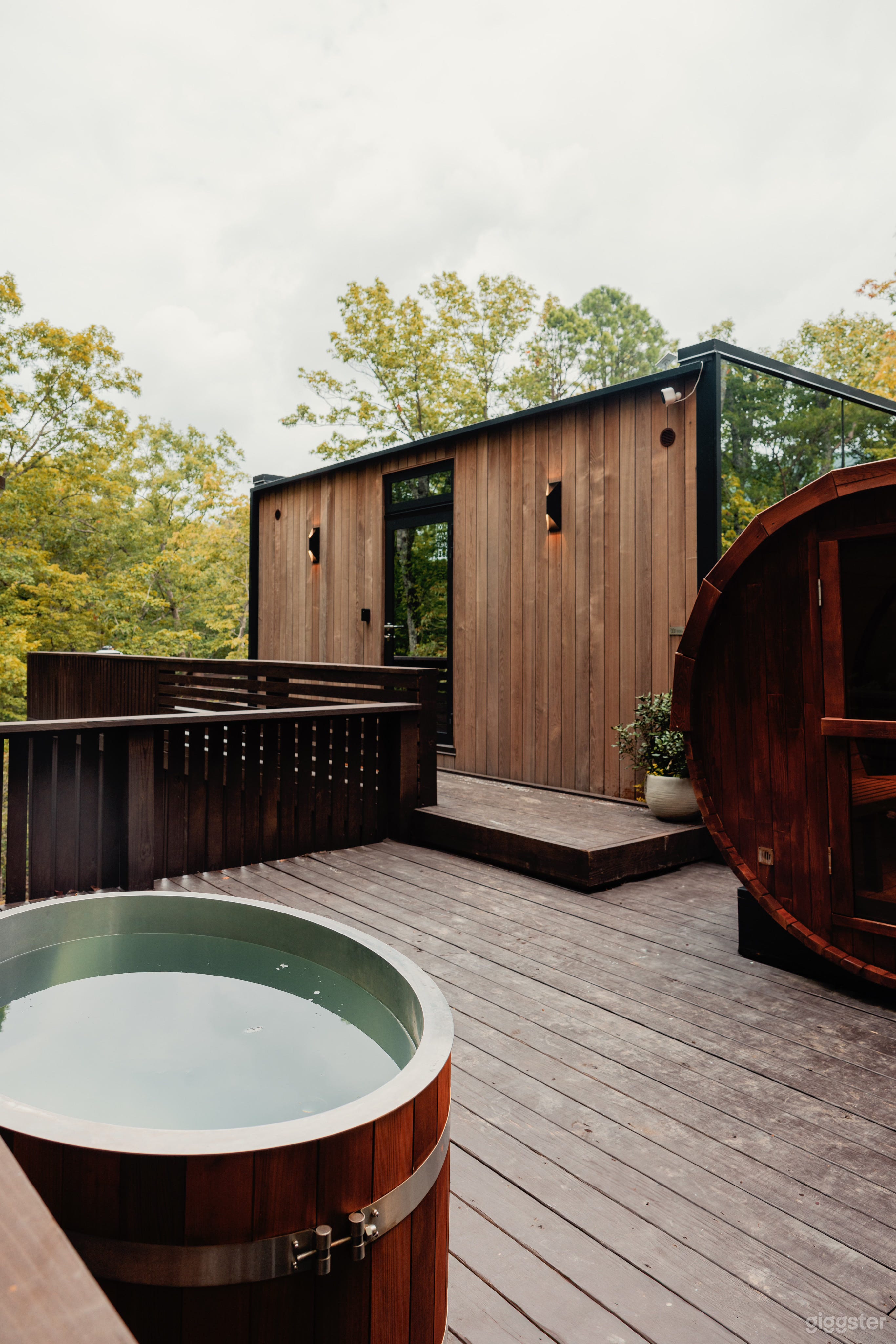 Mirror House Cabin Photo 3