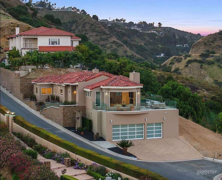 Hollywood Hills Pool Home with 180 degree views  Photo 3