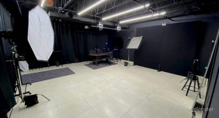  Flexible Space & Fully Equipped Podcast/Video/Photo Stud 