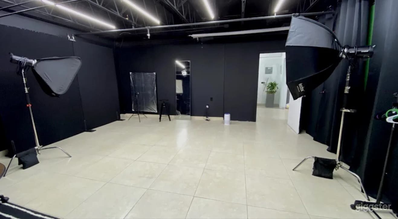 Flexible Space &amp; Fully Equipped Podcast/Video/Photo Stud Photo 1
