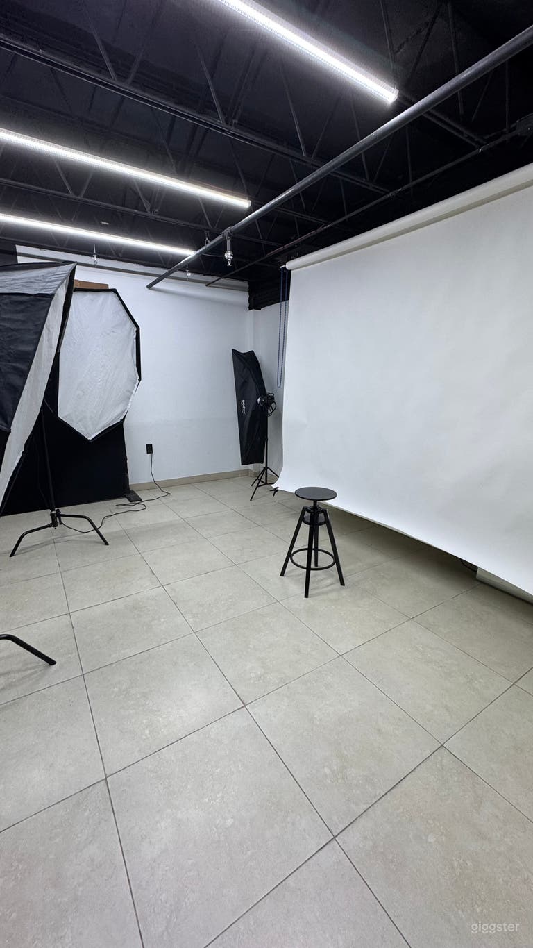  Flexible Space & Fully Equipped Podcast/Video/Photo Stud 