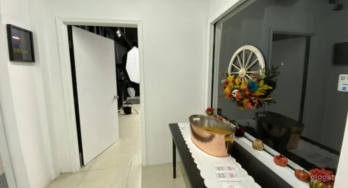 Flexible Space &amp; Fully Equipped Podcast/Video/Photo Stud Photo 3