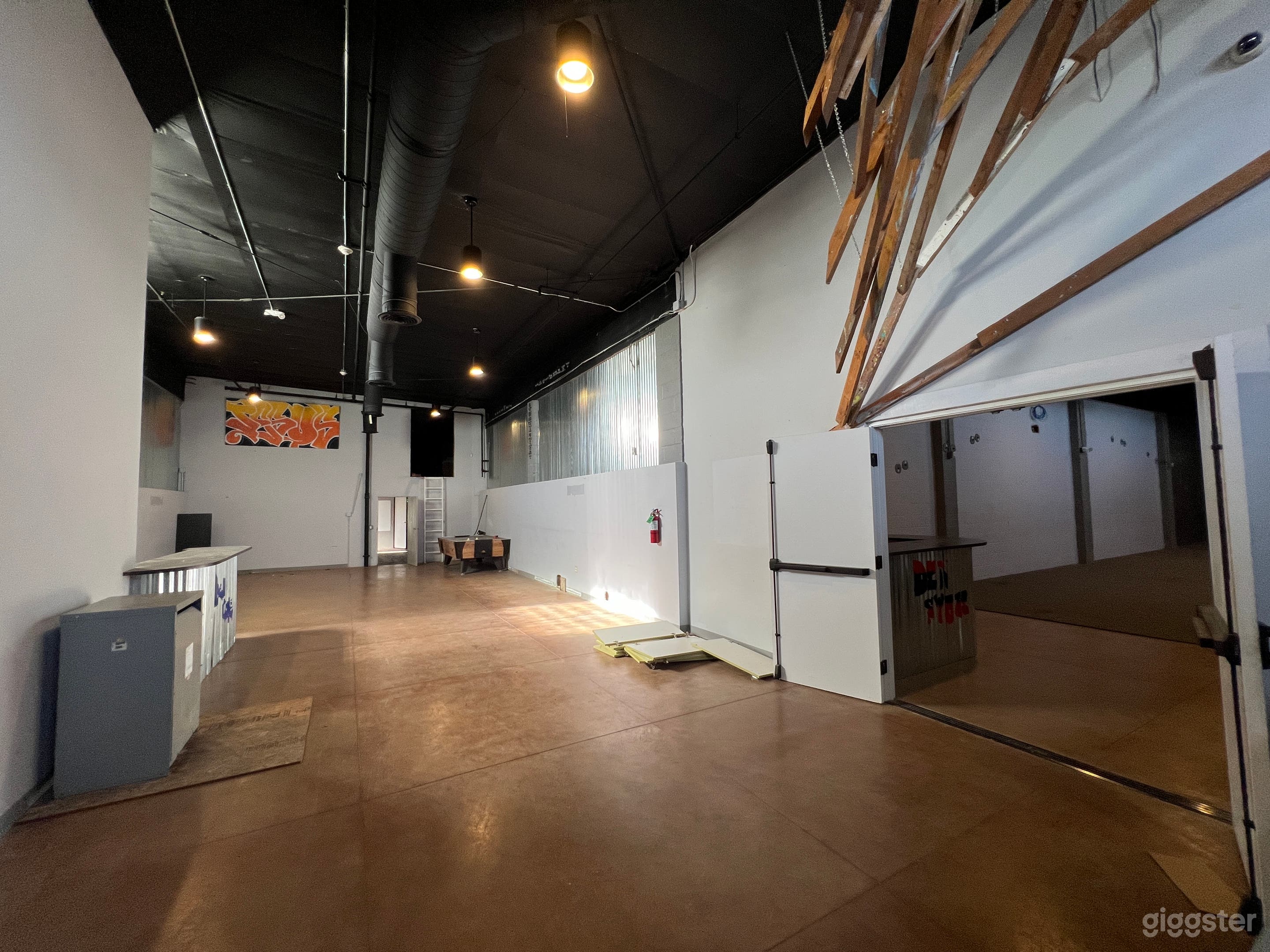 40,000 sq ft empty school /auditorium with 2 stages Photo 2