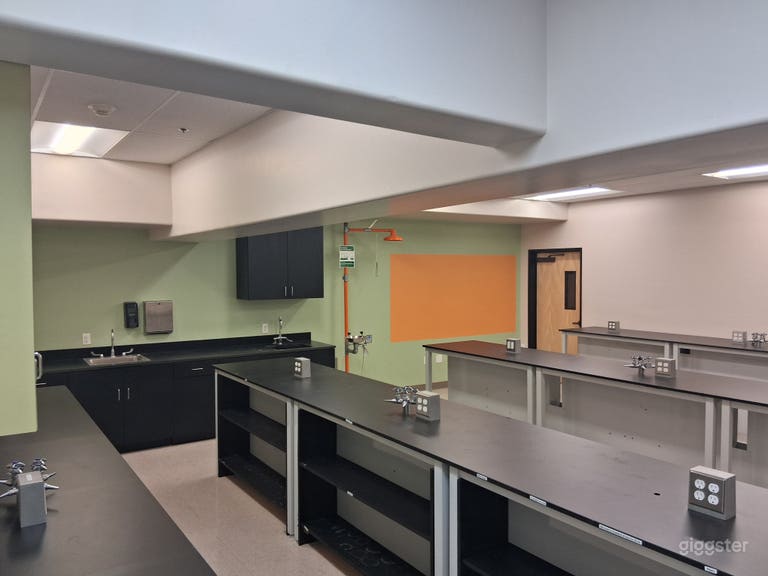  40,000 sq ft empty school /auditorium with 2 stages 