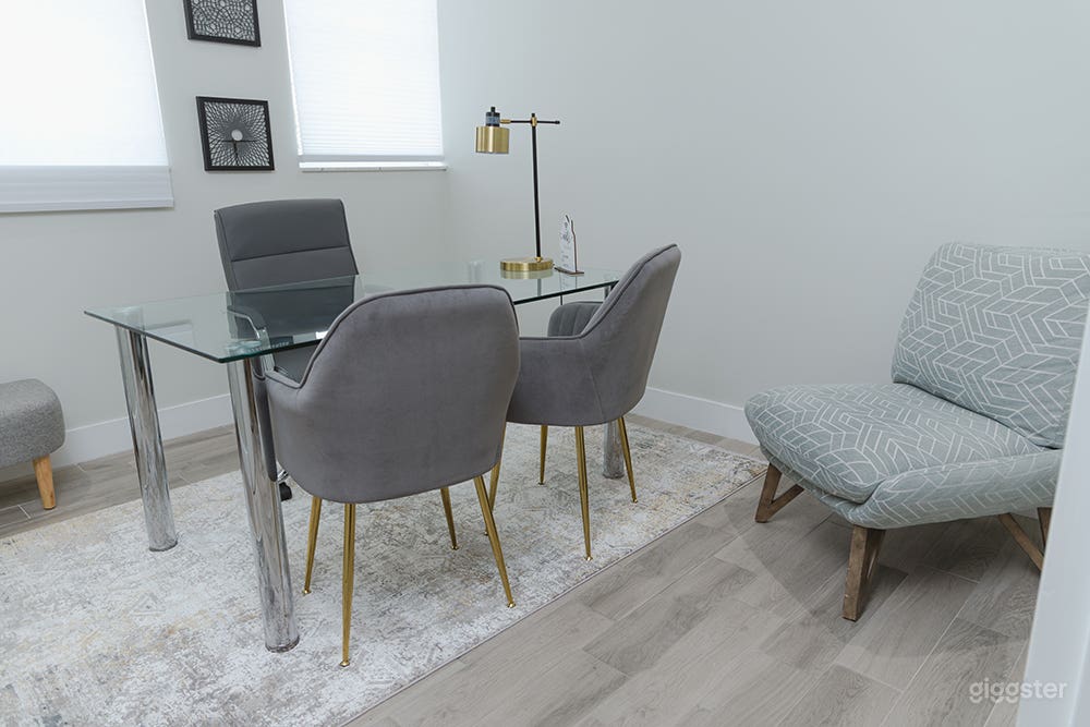 Private Office for 4 w/ 2 Windows Photo 2