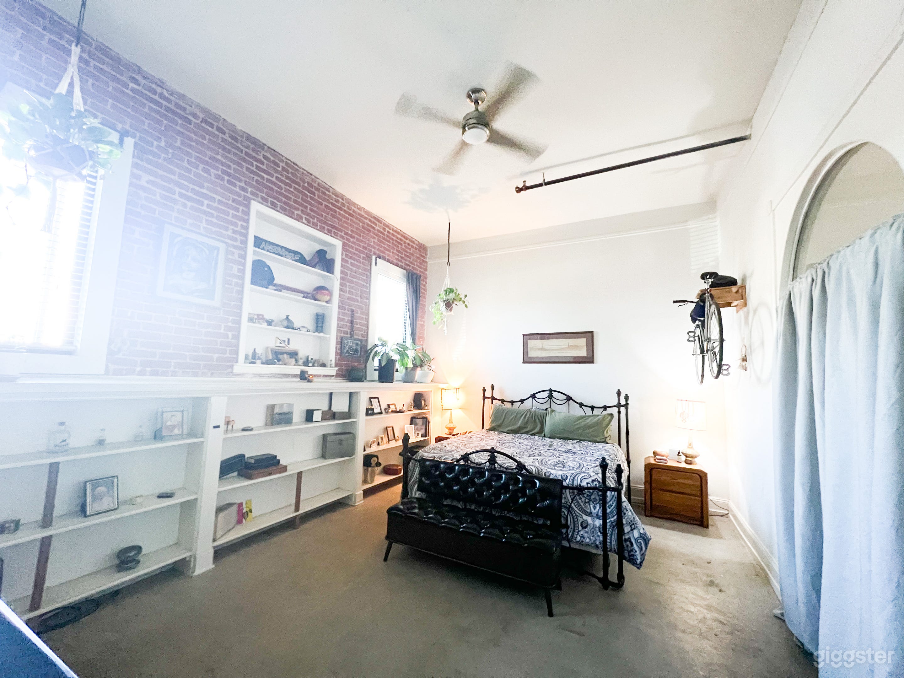Koreatown one of a kind 1+1+loft w/20’ ceilings. Photo 2