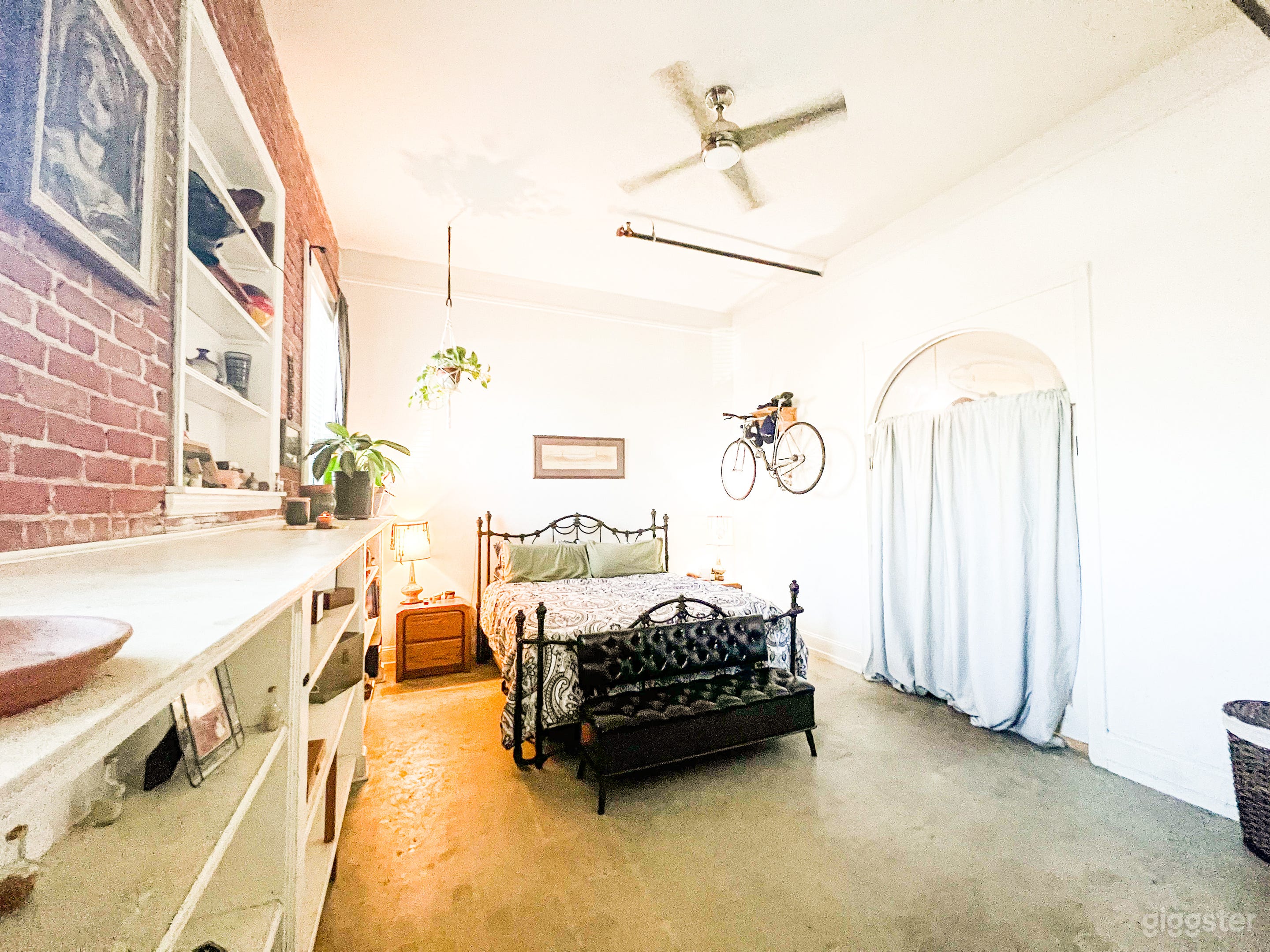 Koreatown one of a kind 1+1+loft w/20’ ceilings. Photo 3