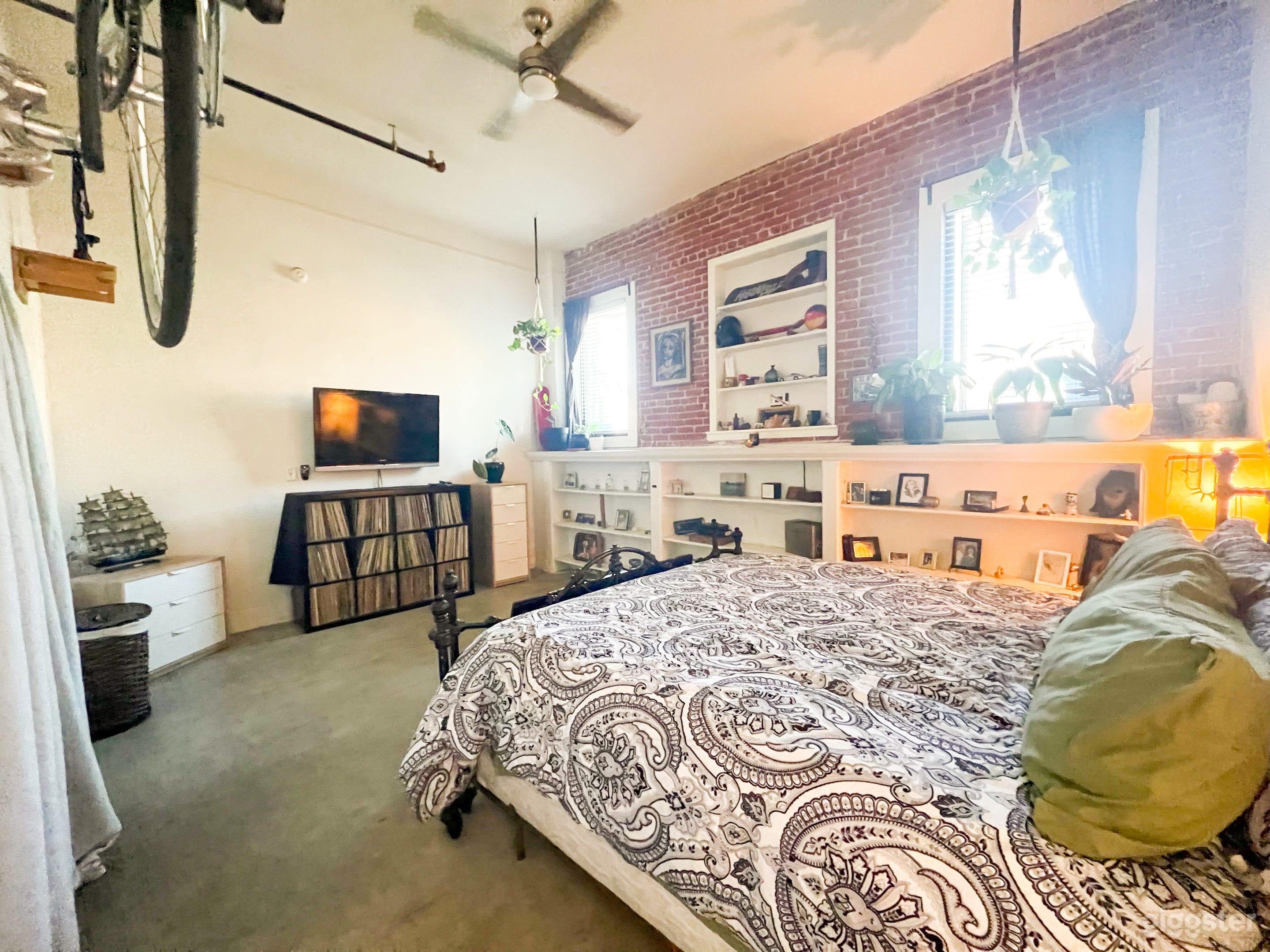 Koreatown one of a kind 1+1+loft w/20’ ceilings. Photo 4