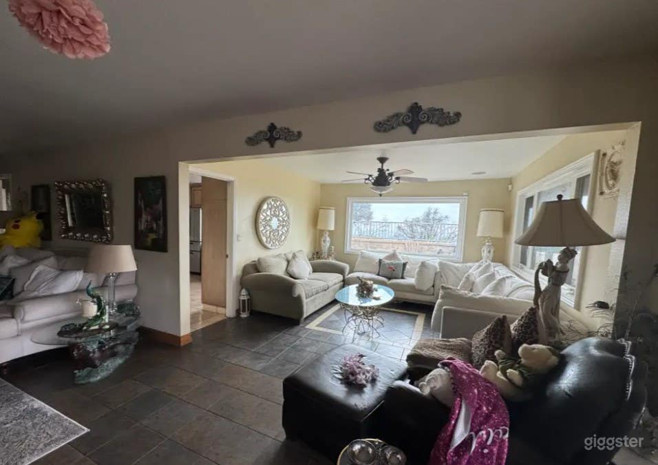 Cozy and Charismatic House for Filming Photo 2