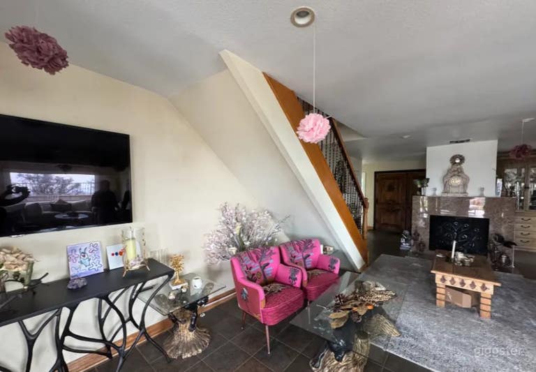  Cozy and Charismatic House for Filming 