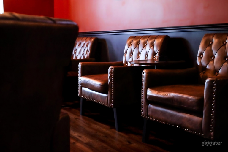  Comfortable, Upscale Lounge in great location 