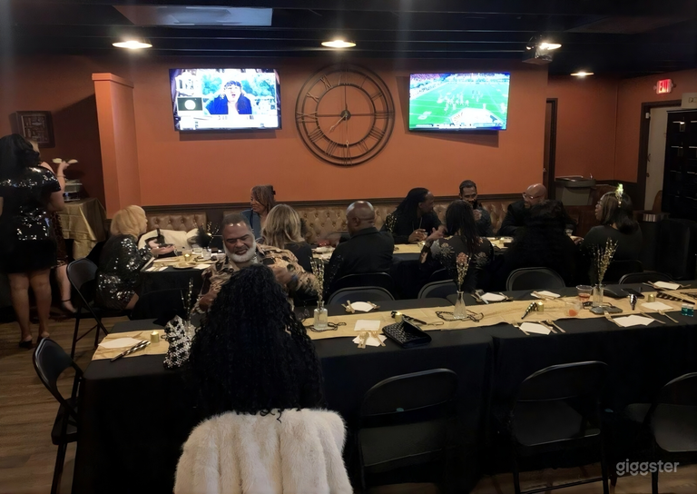  Comfortable, Upscale Lounge in great location 