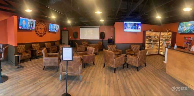  Comfortable, Upscale Lounge in great location 