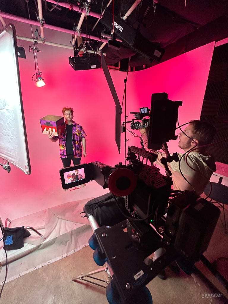  *PRE-LIT* Photo/Video Studio Cyc / Infinity Wall 