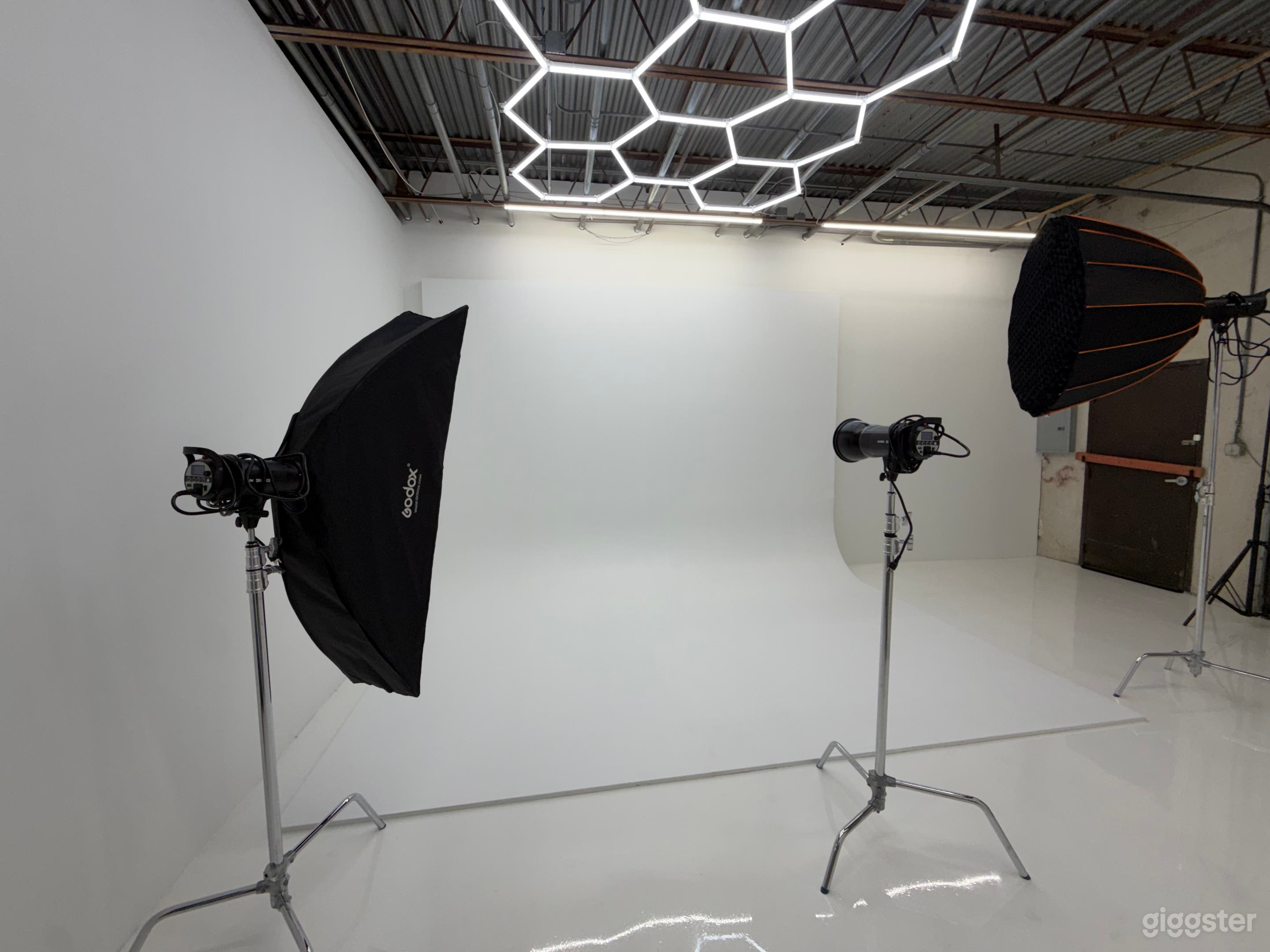 Warehouse Studio with Cyclorama Wall Photo 1