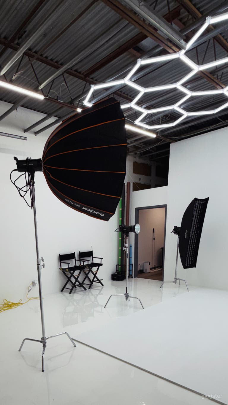 Warehouse Studio with Cyclorama Wall 