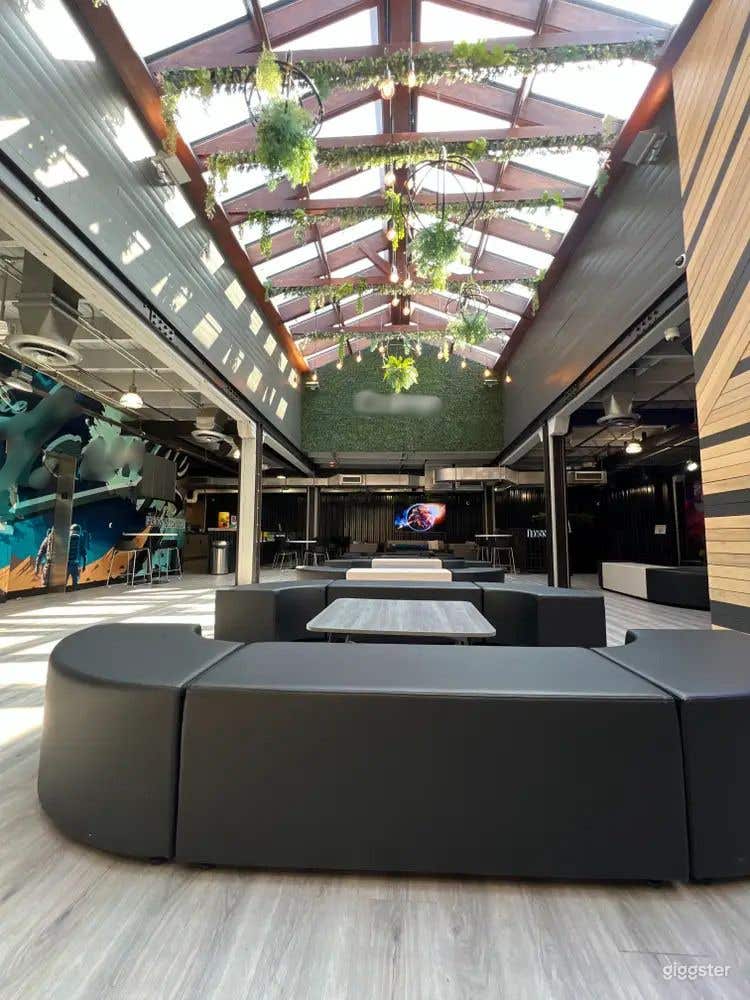  Lounge space & Studio! 