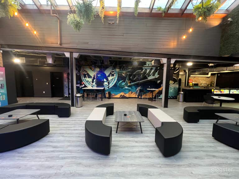  Lounge space & Studio! 