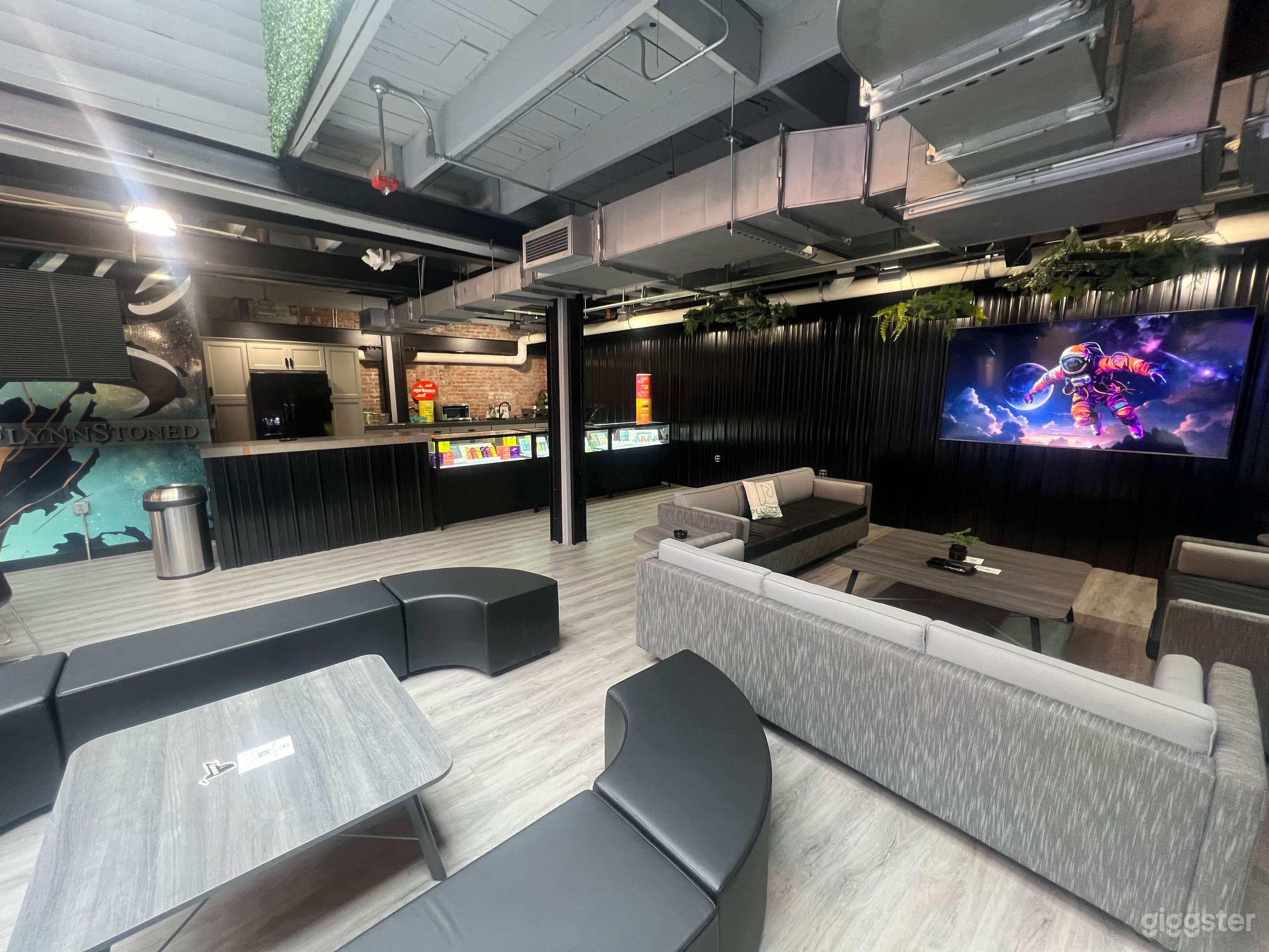 Lounge space & Studio! Photo 2