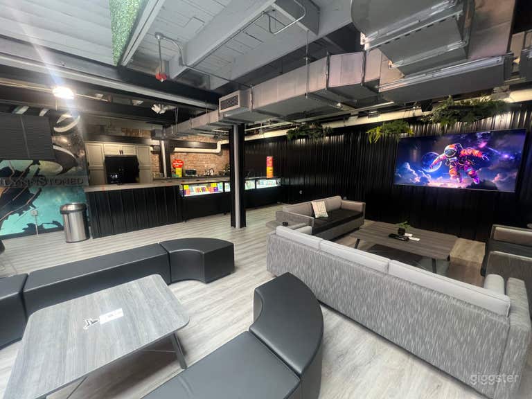  Lounge space & Studio! 