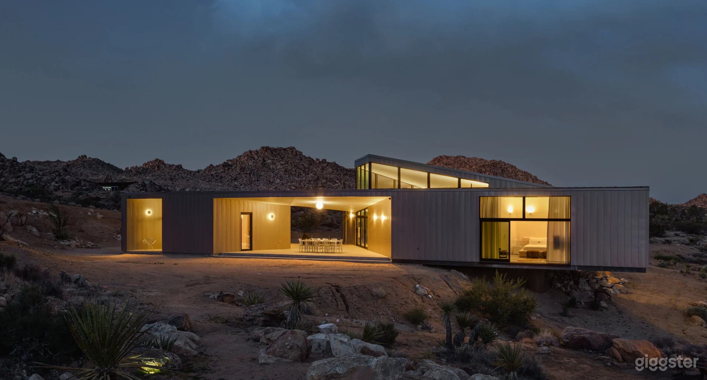 Striking Modern Home in Monument Manor Photo 4