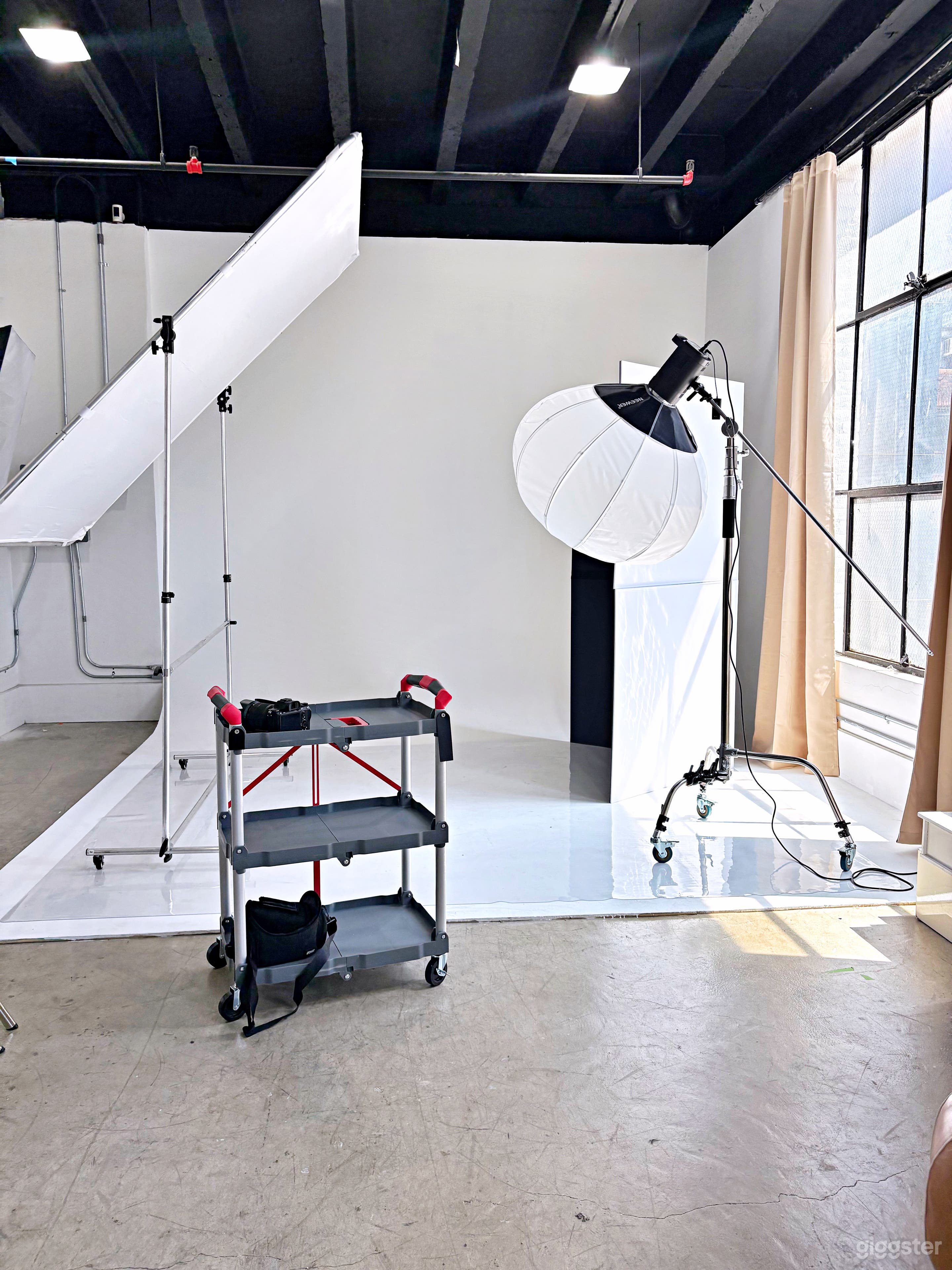 Butterfly Scrim Diffuser, Vflat, 33.5 Lantern Bowens Mount, Utility Cart