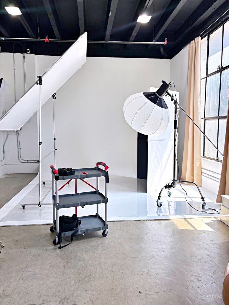  Butterfly Scrim Diffuser, Vflat, 33.5 Lantern Bowens Mount, Utility Cart 