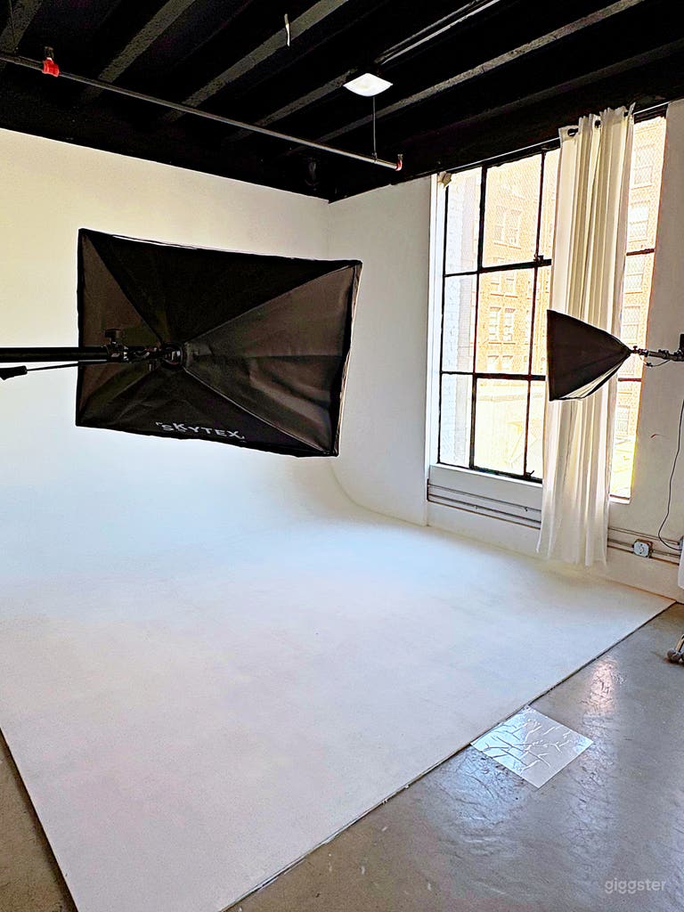  The Studio: Multi-Sets, White Cyc Wall, & Pre-Set Lighting 