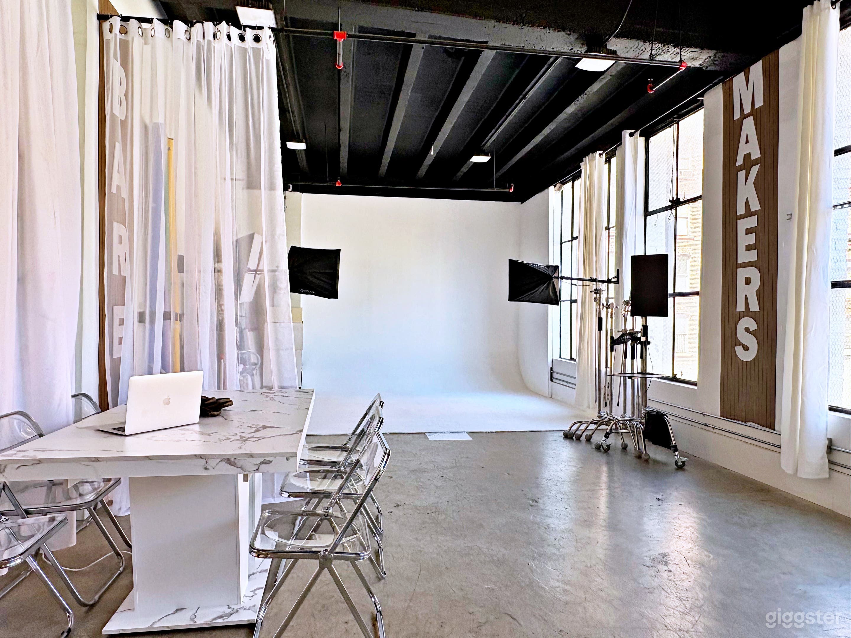 The Studio: Multi-Sets, White Cyc Wall, & Pre-Set Lighting Photo 1