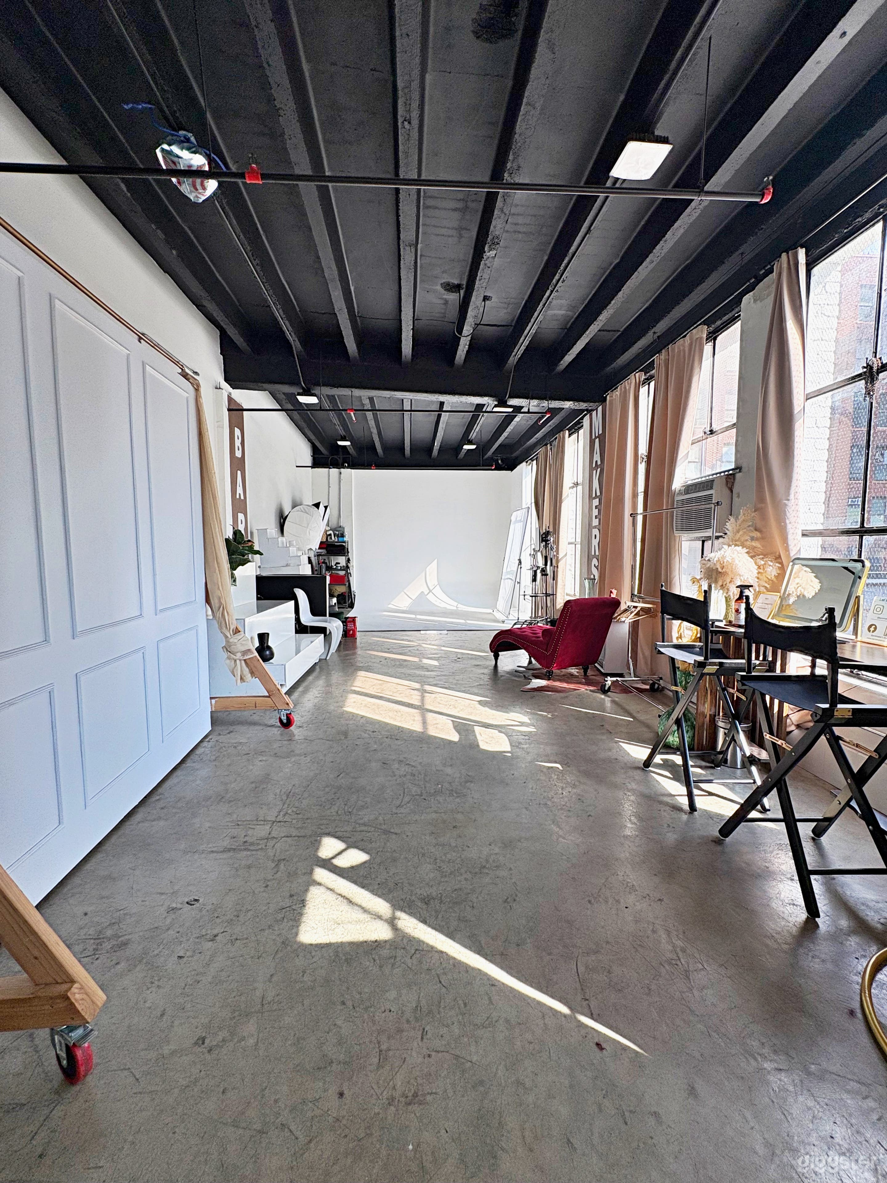 BareMaker’s Studio: Multi-Sets, Cyc Wall, Natural Light Photo 4