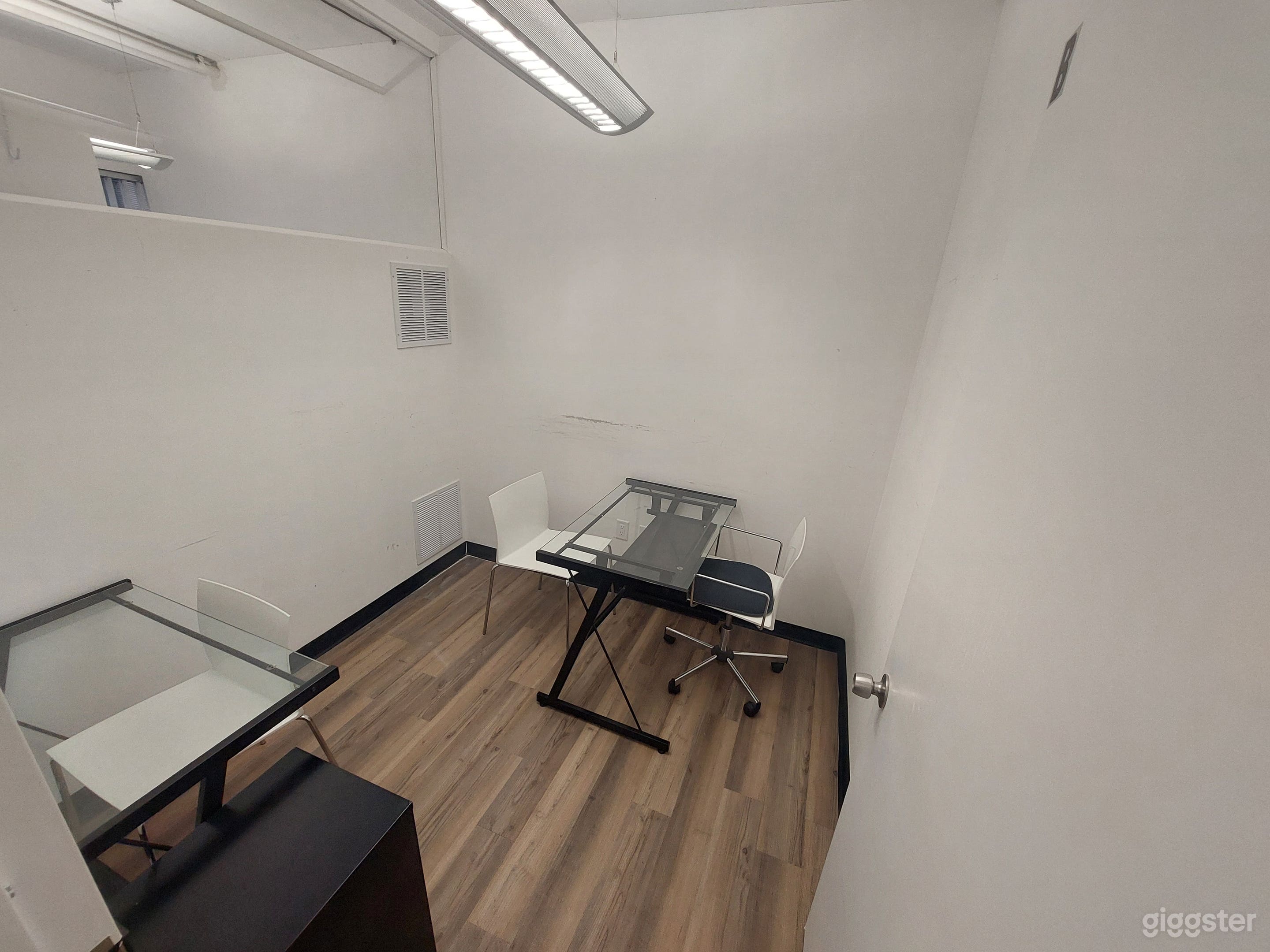 152-B Flexible Private Office in Harlem Photo 3