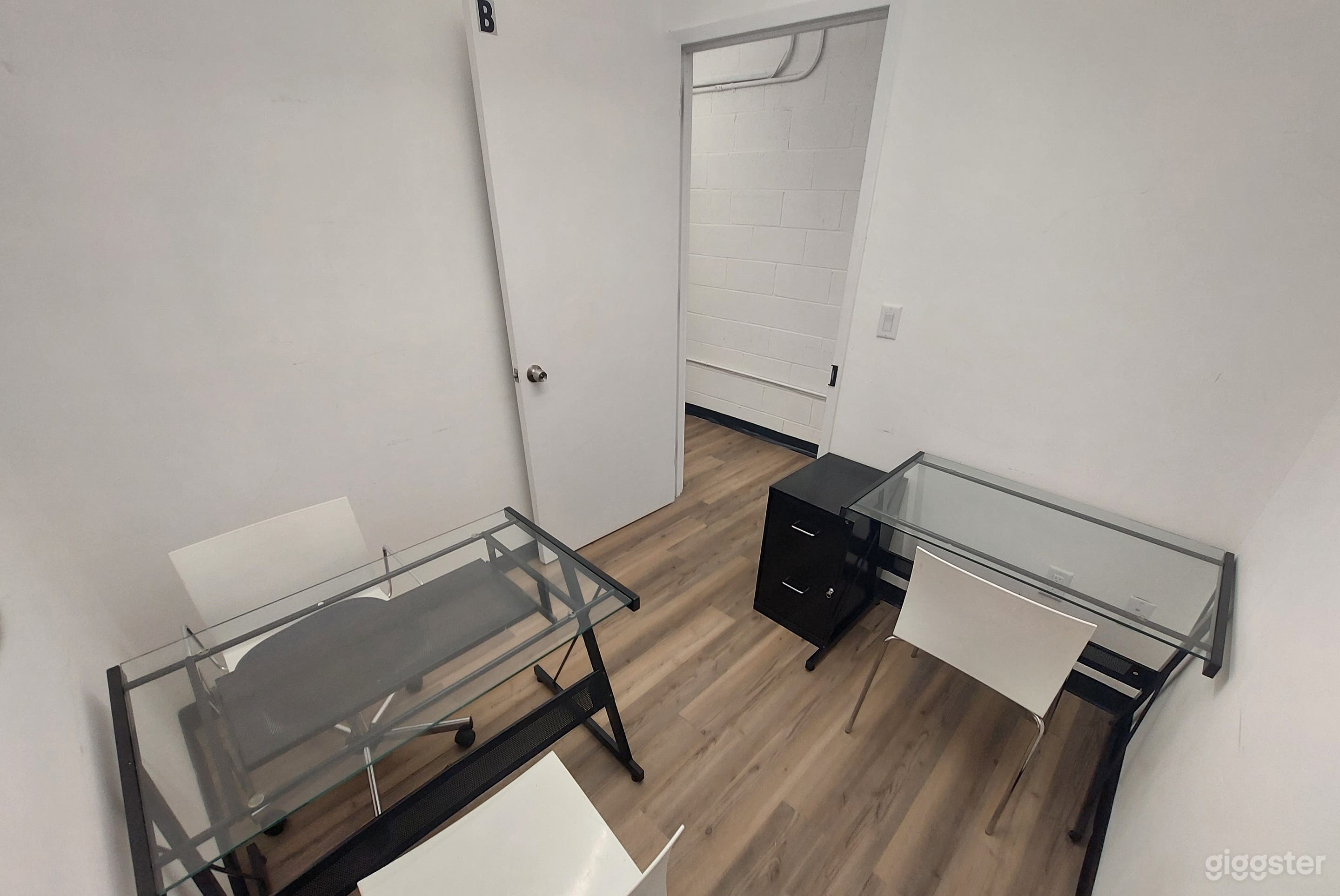 152-B Flexible Private Office in Harlem Photo 4