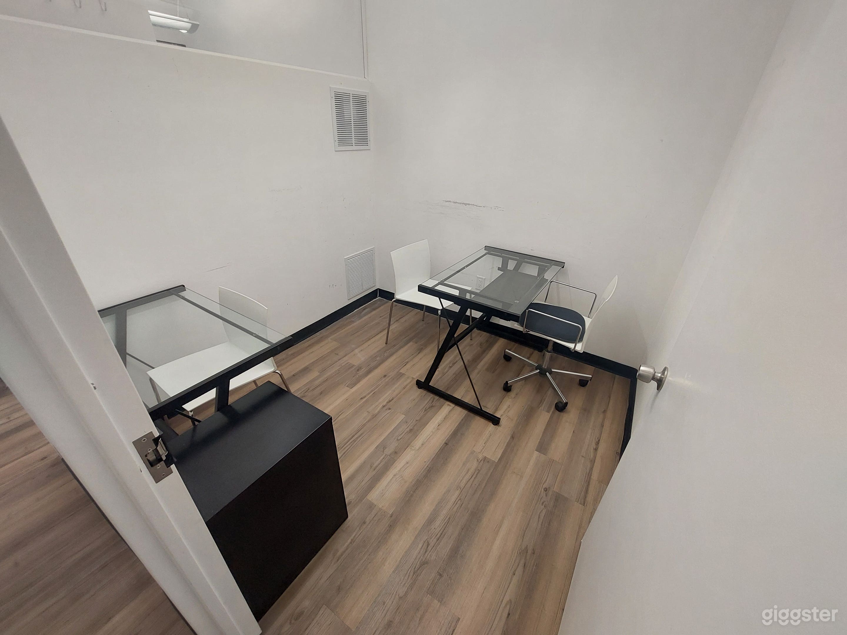 152-B Flexible Private Office in Harlem Photo 1