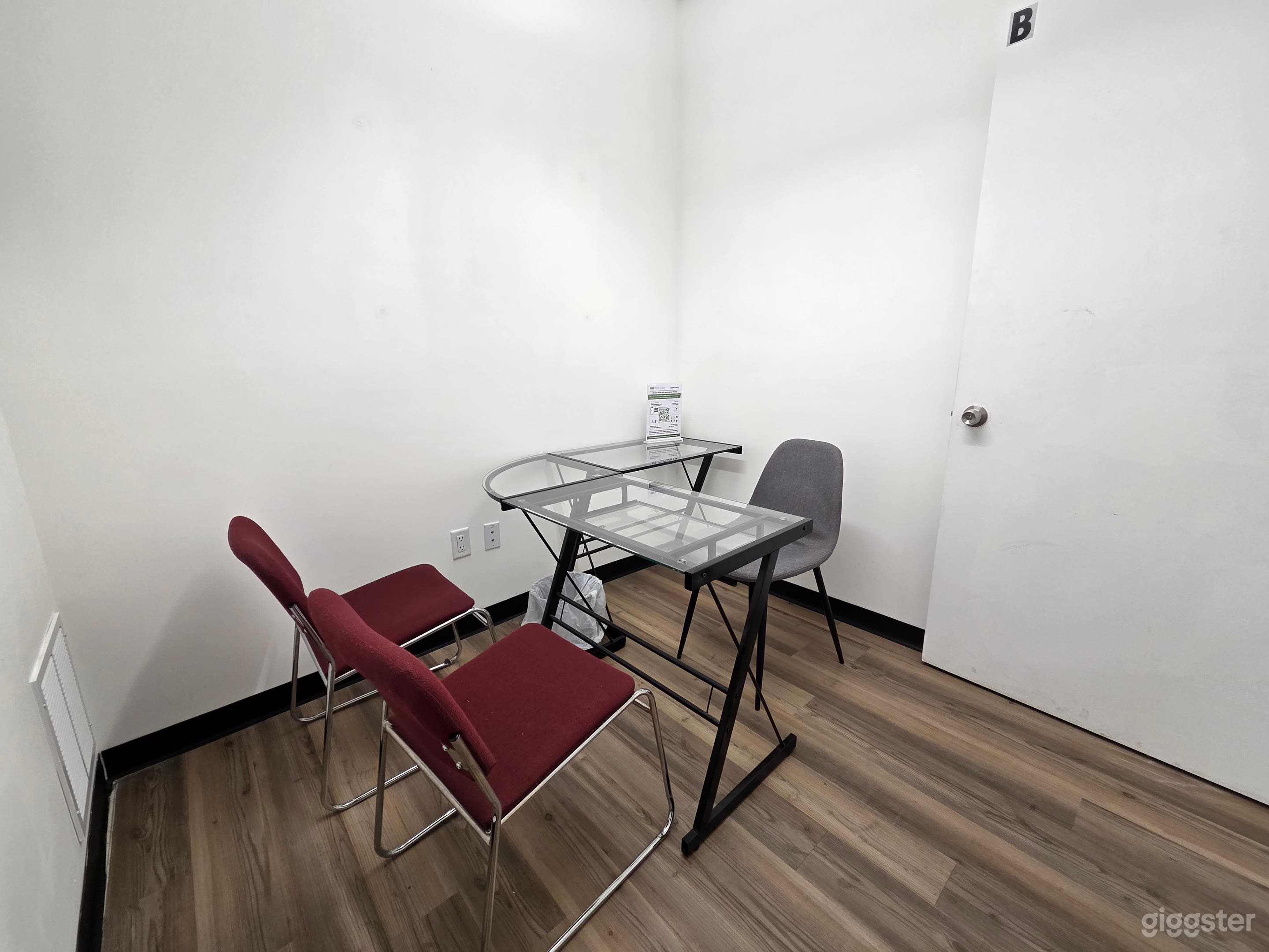 152-B Flexible Private Office in Harlem Photo 3