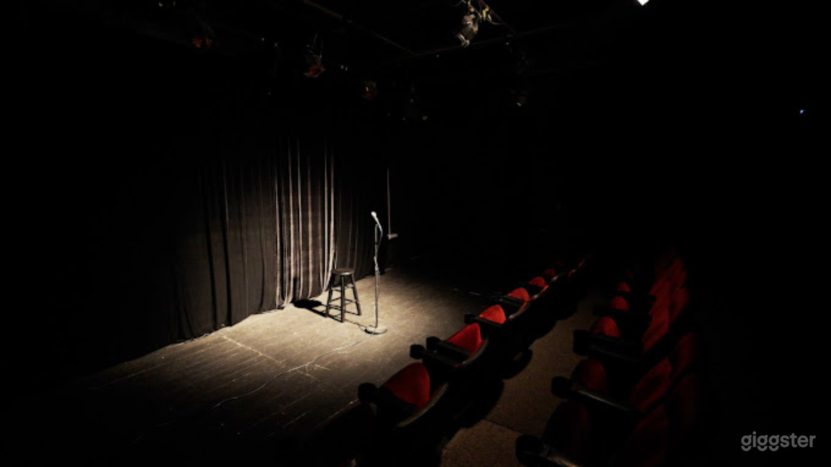 Versatile Black Box Screening Room &amp; Live Venue Photo 4