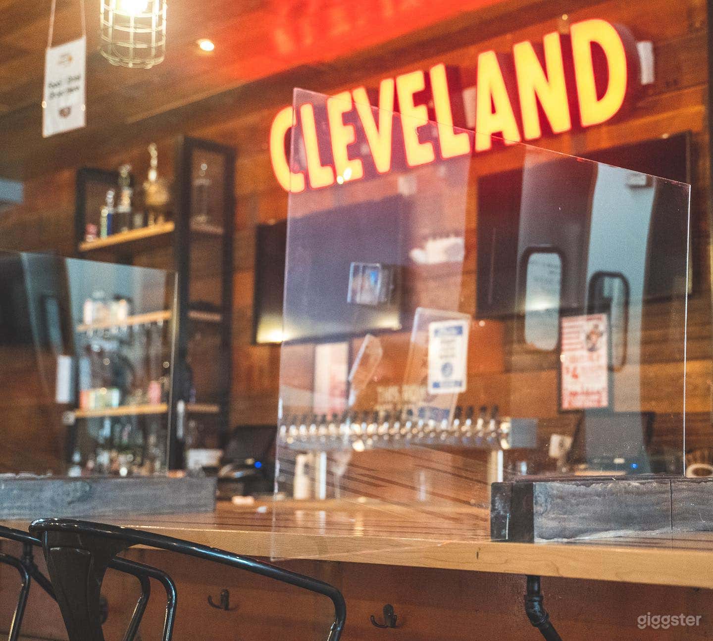 Full Service Bar in the Home of King James Photo 3