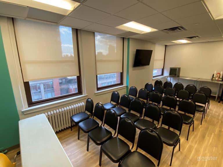  Flexible Space with Lots of Natural Light 