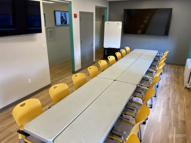  Flexible Space with Lots of Natural Light 