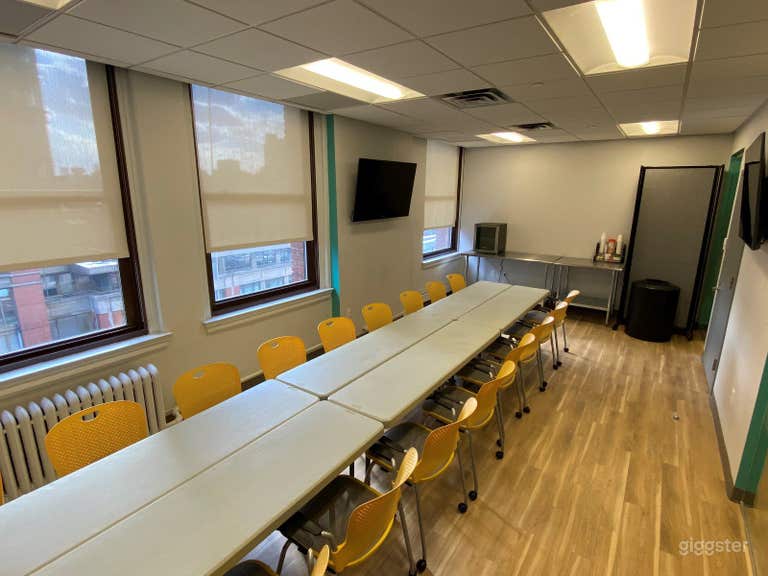  Flexible Space with Lots of Natural Light 