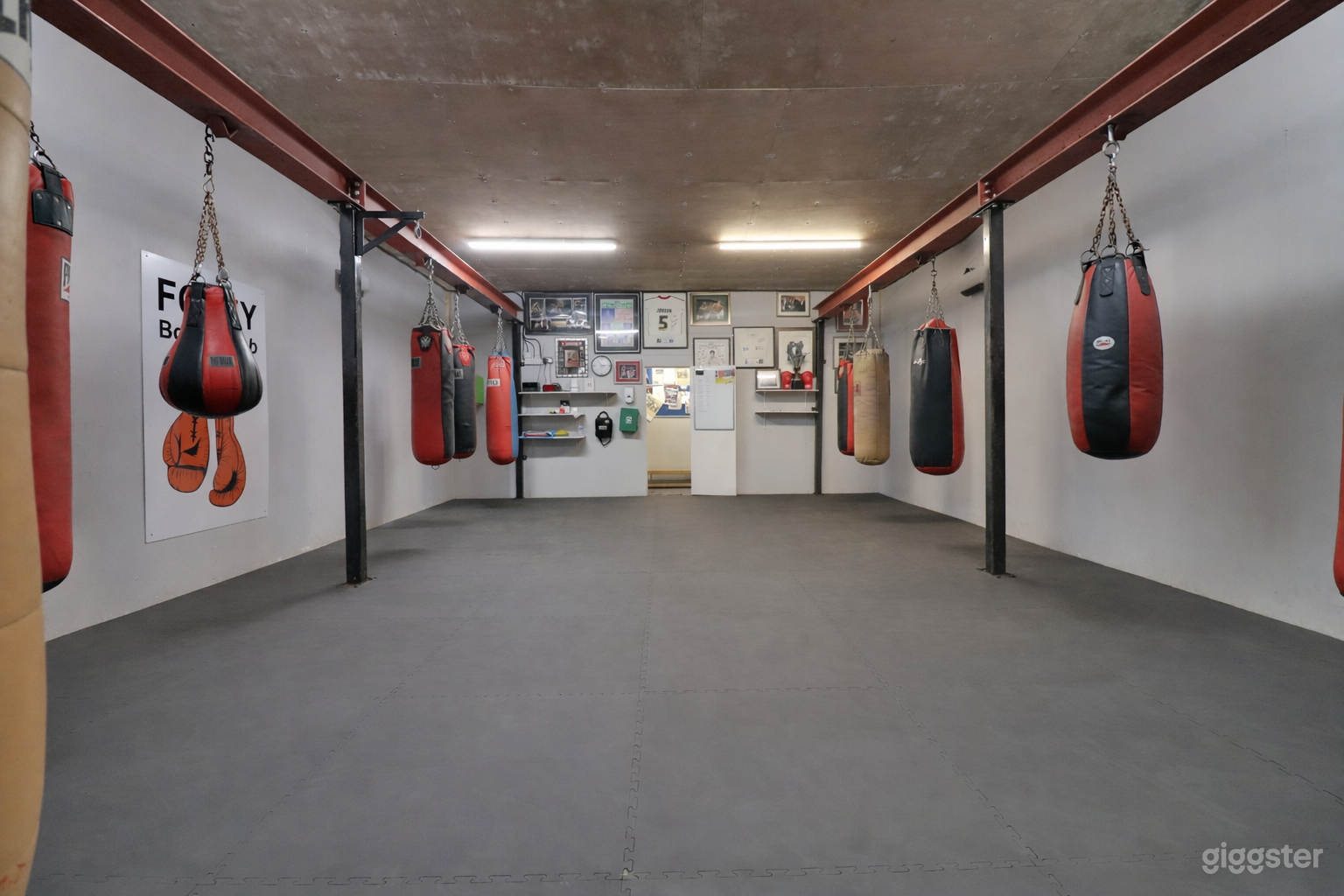 Authentic Old-School Boxing Gym - Ring, Bag Room & Balcony Photo 3