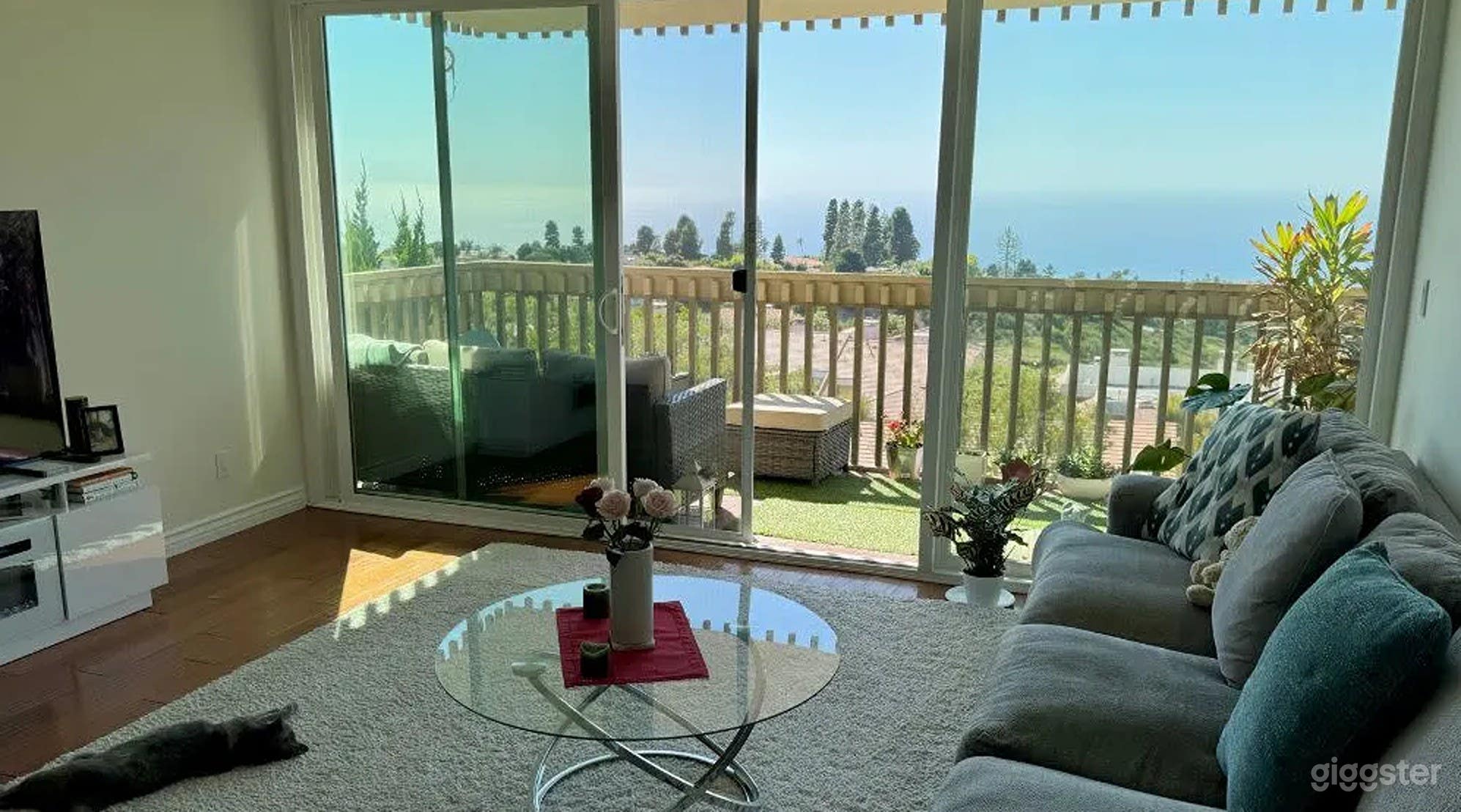 Condo With Breathtaking Views Photo 1