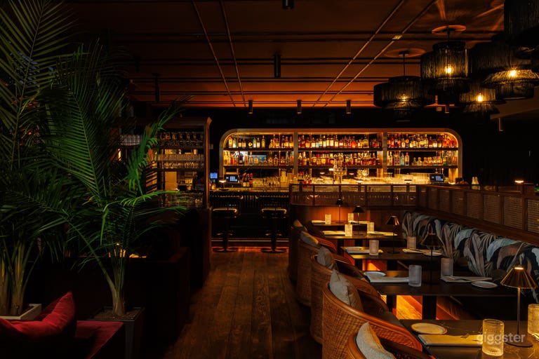  THE REALM EXPERIENCE 