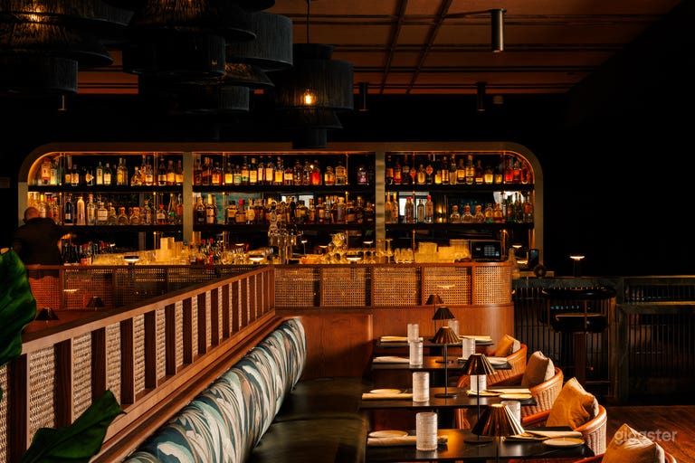  THE REALM EXPERIENCE 