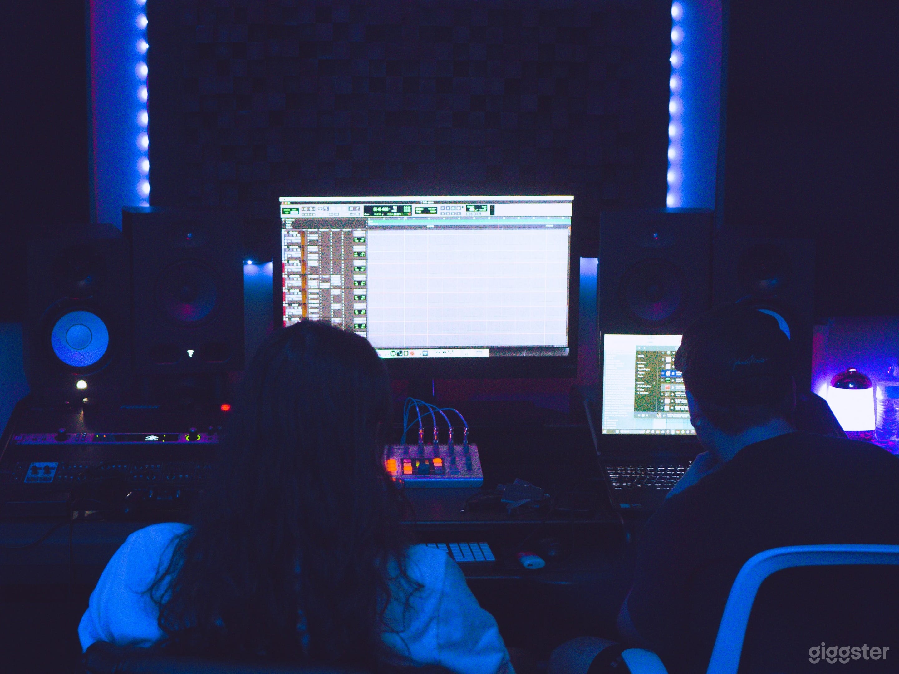 Private Studio in the Heart of Berry Hill Photo 2