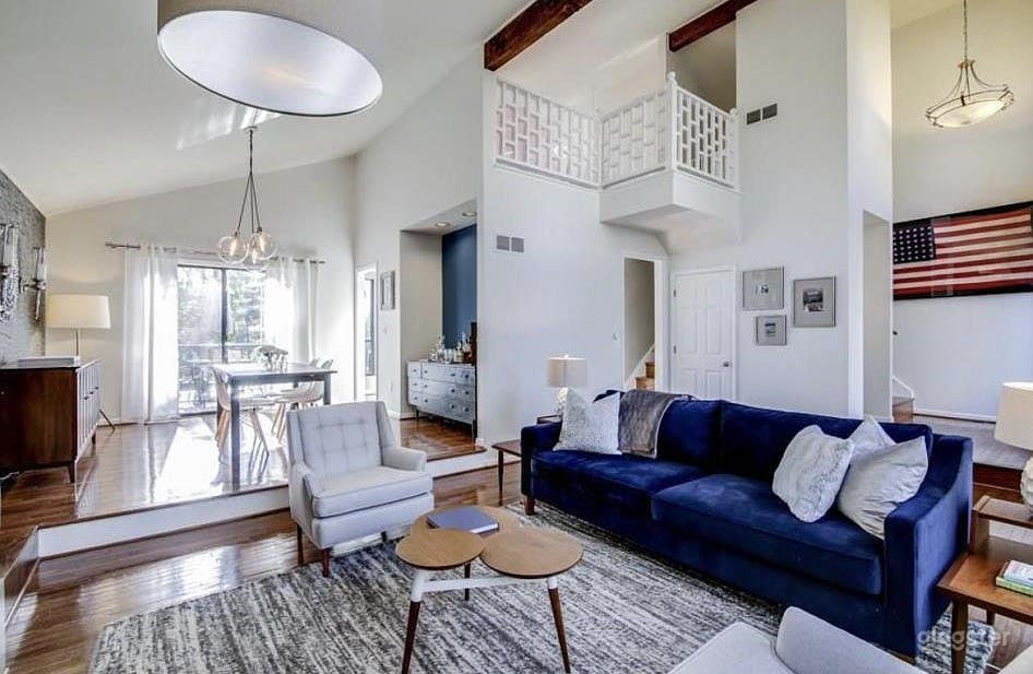 Beautiful Modern Contemporary Home Photo 2