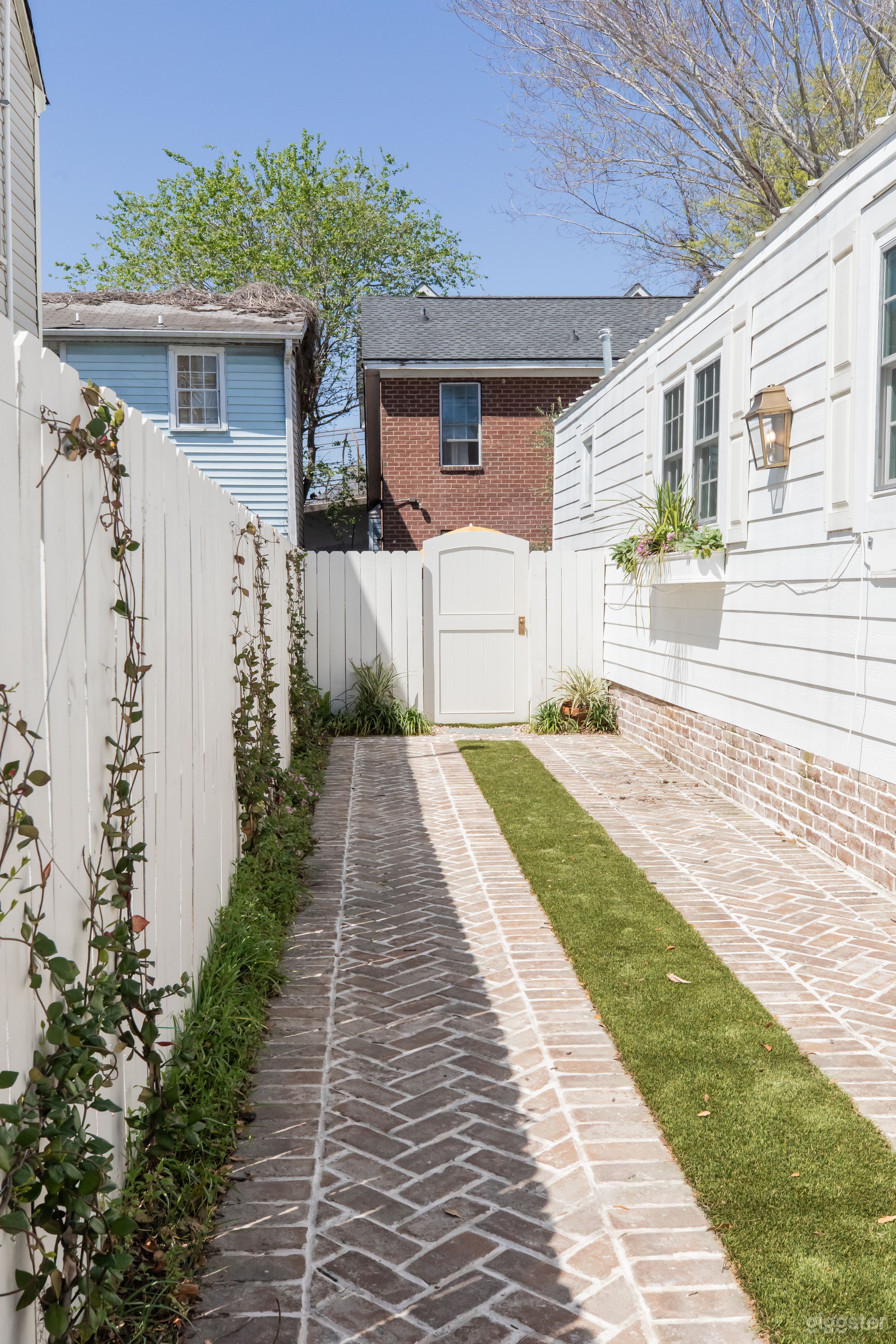 Southern Instagram worthy interior design white picket fence Photo 3
