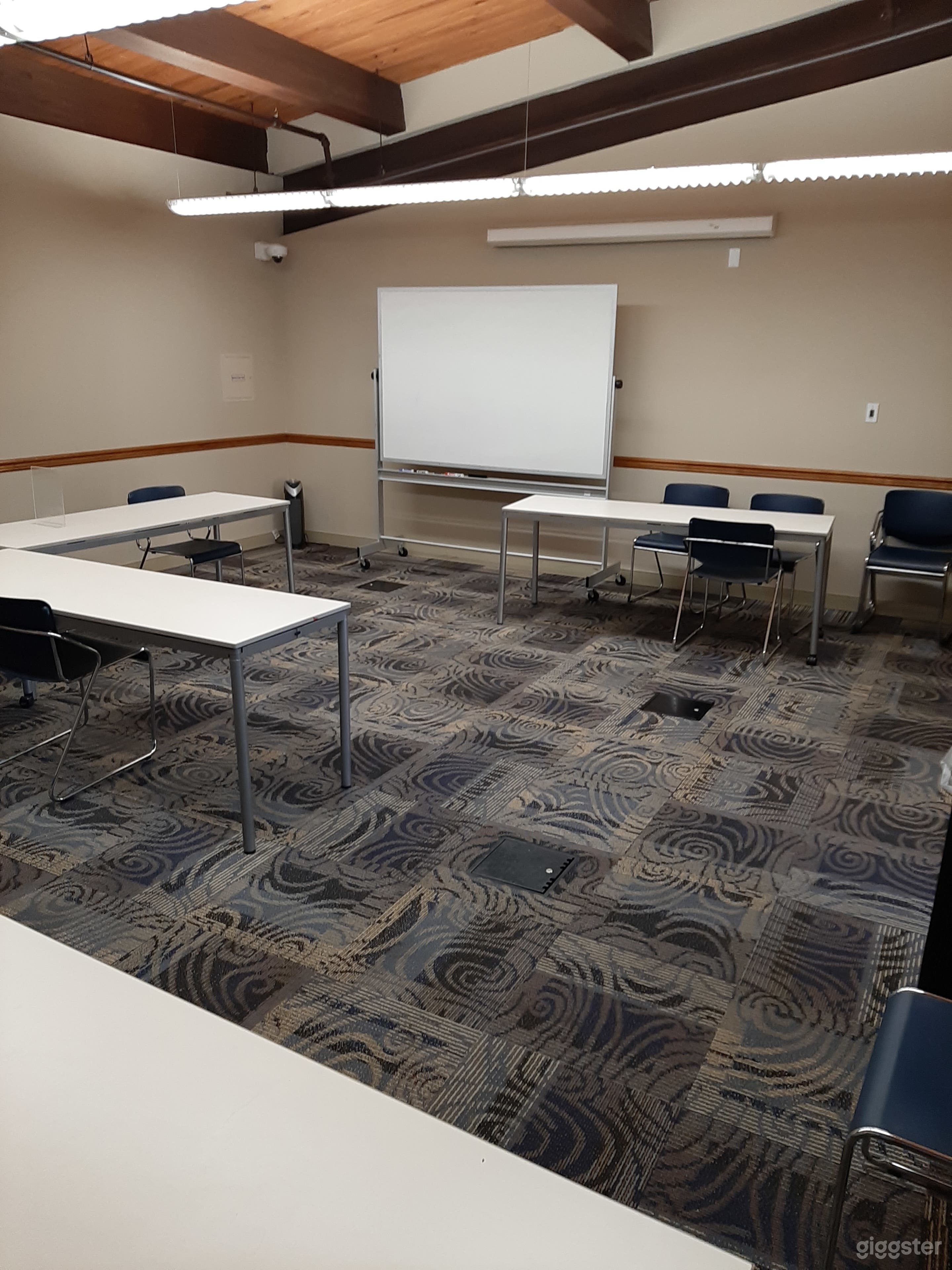 Large and Spacious library Meeting Room for 90 people in Eden Park Branch Photo 4