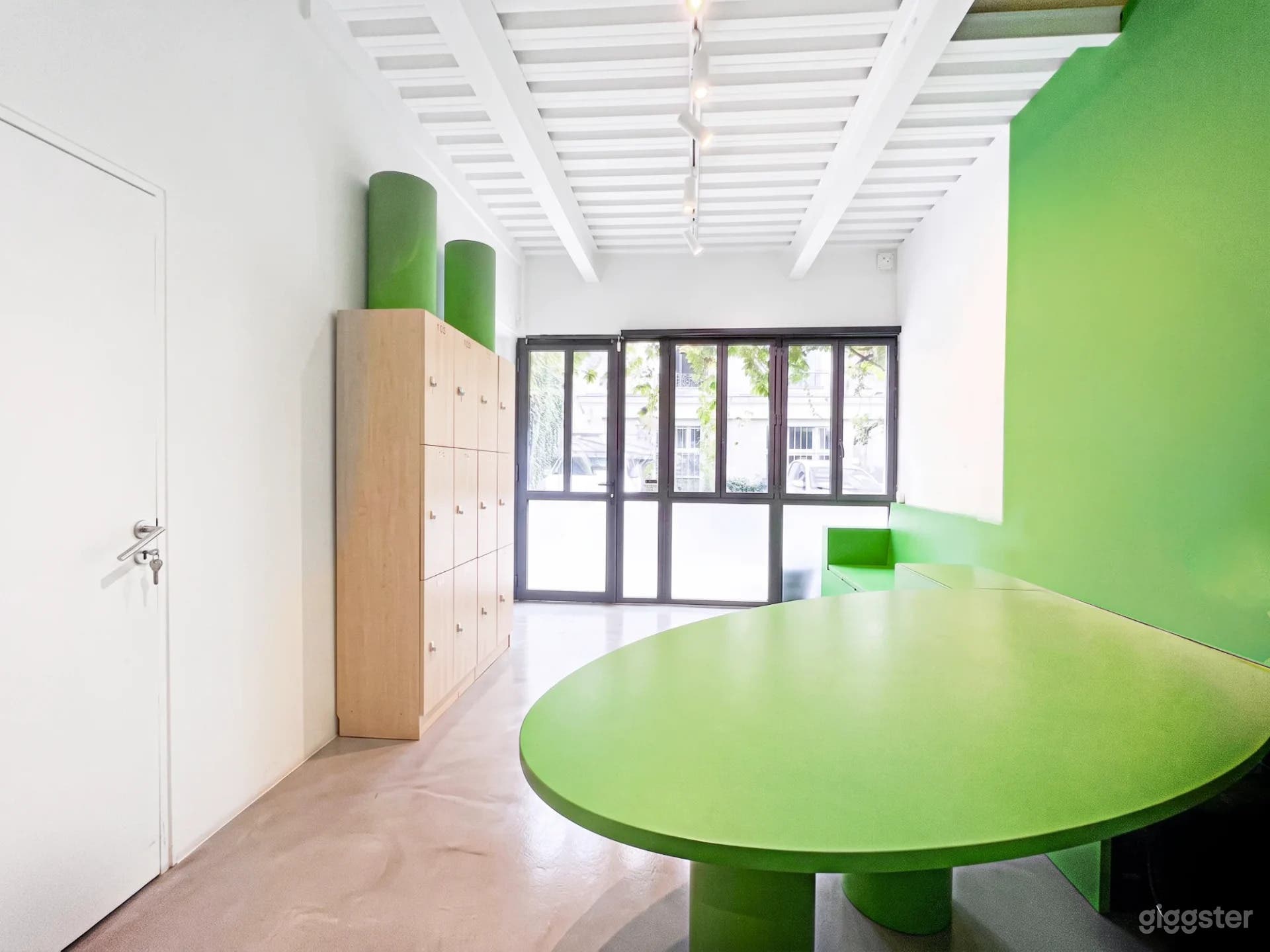 Photo de Galerie lumineuse dans la cour et espace pop-up 3